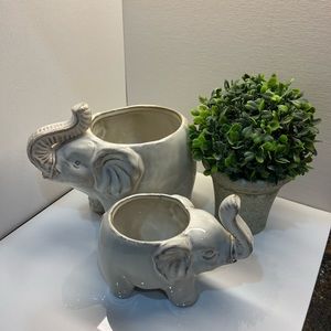🐘. 2 piece ceramic Elephant decor and greenery pot.  EUC